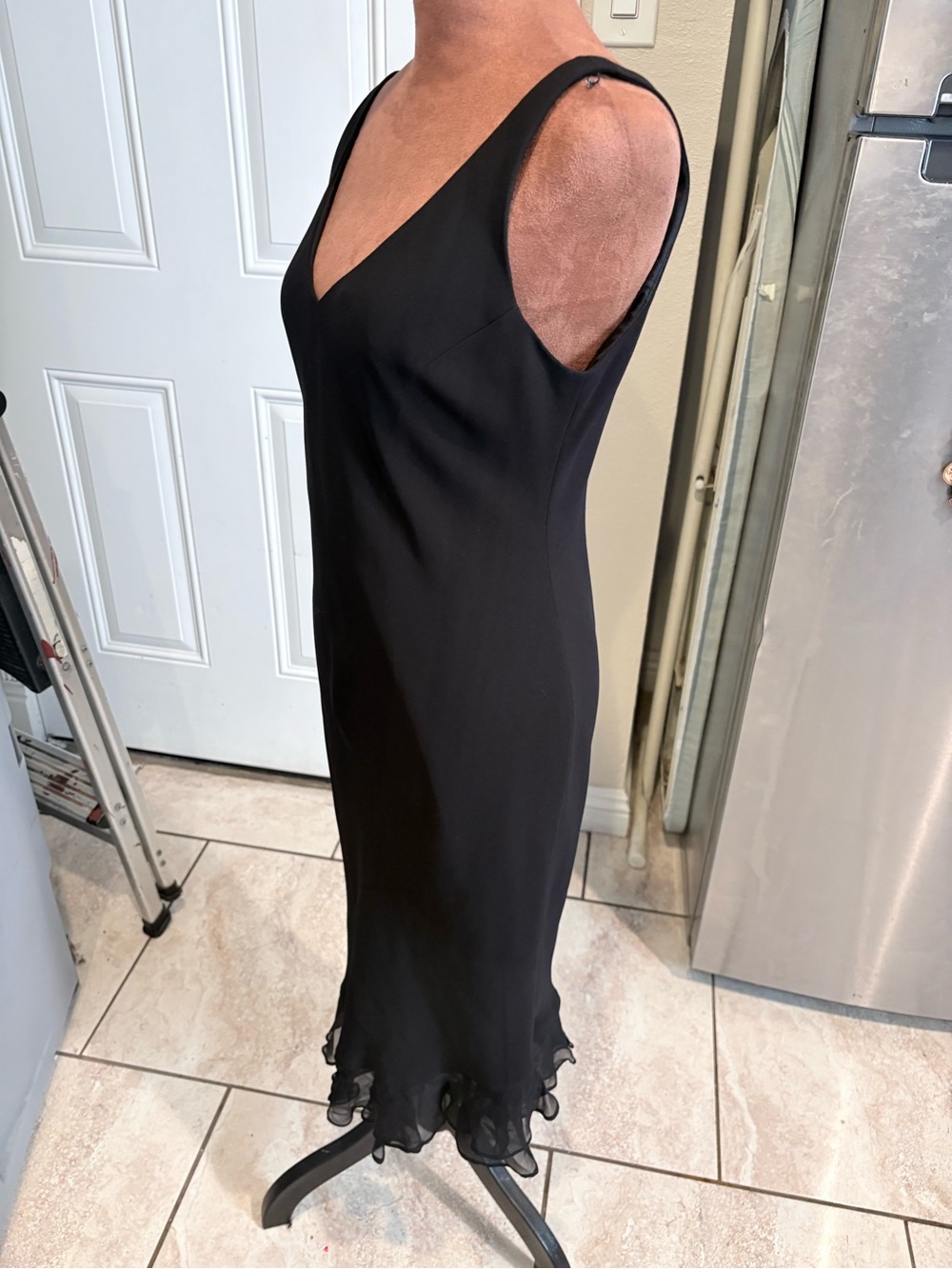 Jones New York Black V-Neck Midi Dress with Ruffled Hem